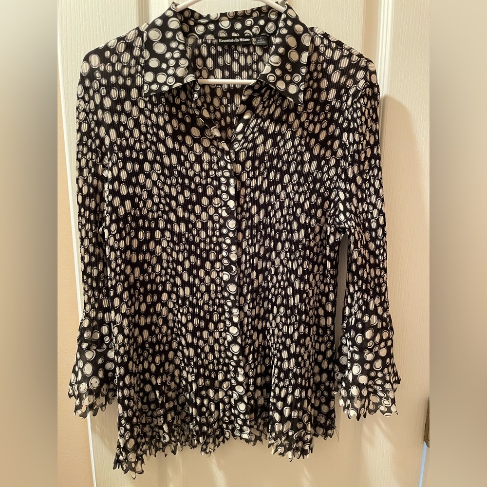 Essentials By Milano Women Size Large Button Down Blouse